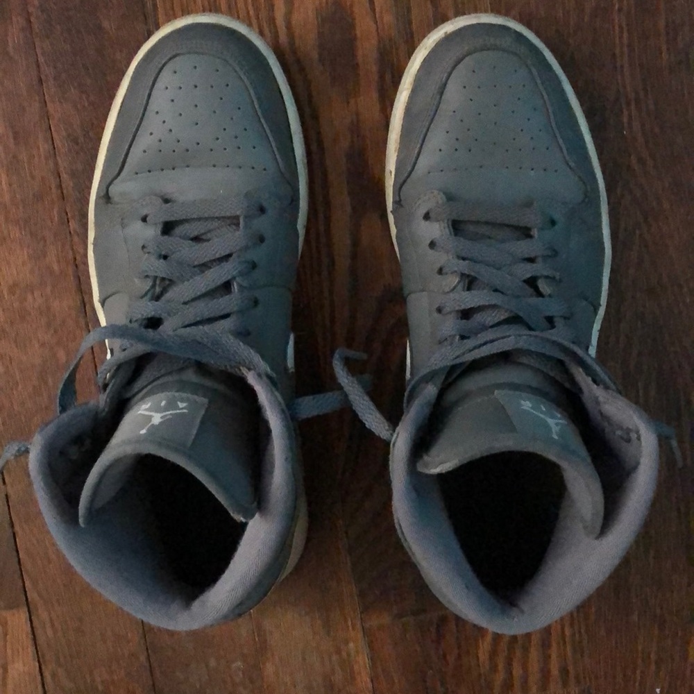 Jordan 1 (Grey)